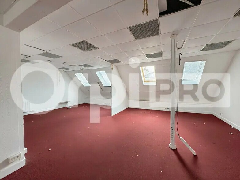 Office in Pantin for lease - Interior Photo - Image 1 of 10