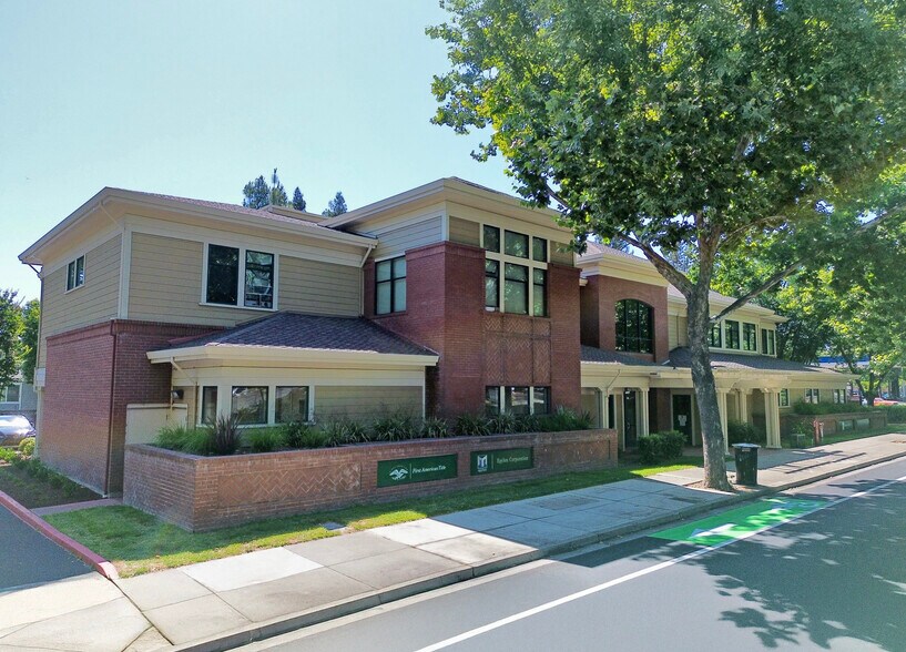 630 San Ramon Valley Blvd, Danville, CA à louer - Photo du bâtiment - Image 3 de 6