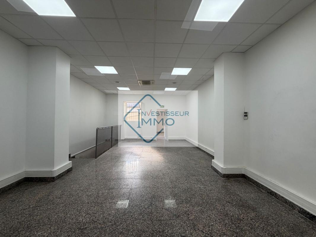 Retail in Saint-Maur-des-Fossés for lease Interior Photo- Image 1 of 7