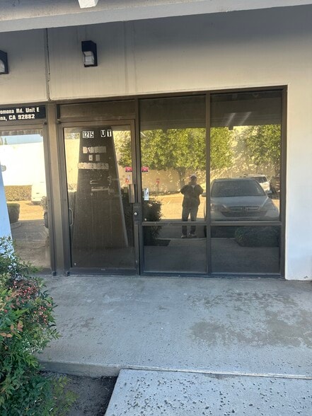 1215 W Pomona Rd, Corona, CA for lease - Building Photo - Image 2 of 8