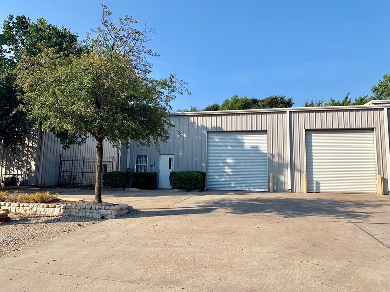 6901 Maple Ave, Dallas, TX à louer - Photo du bâtiment - Image 2 de 15