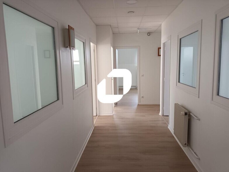 Office in Lille for lease - Interior Photo - Image 2 of 7