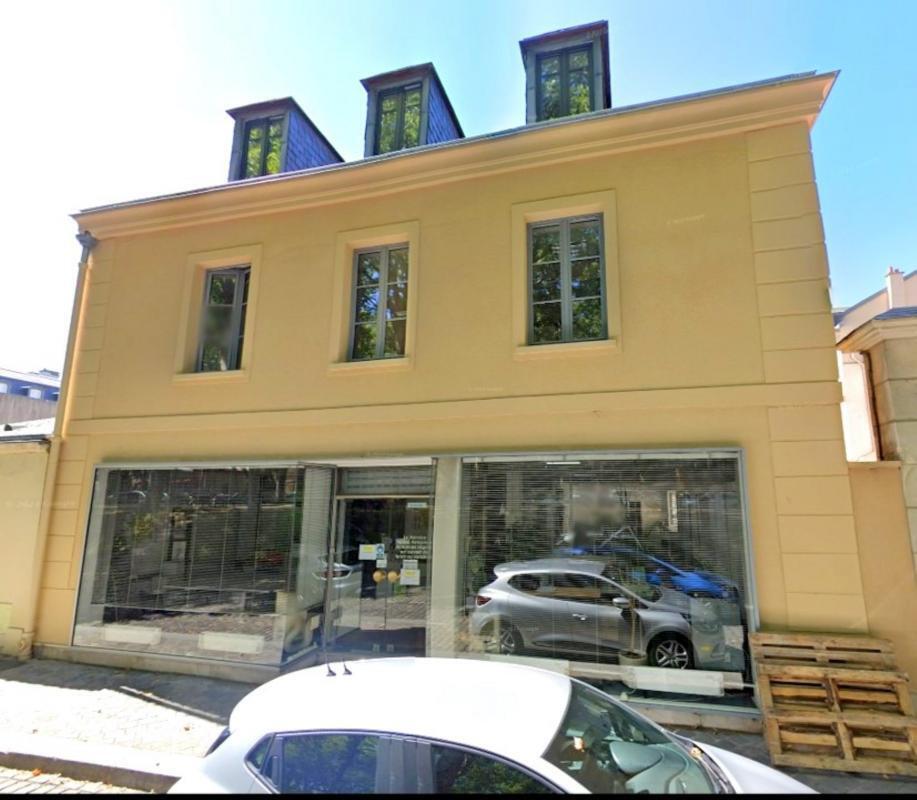 Office in Versailles for lease Building Photo- Image 1 of 13