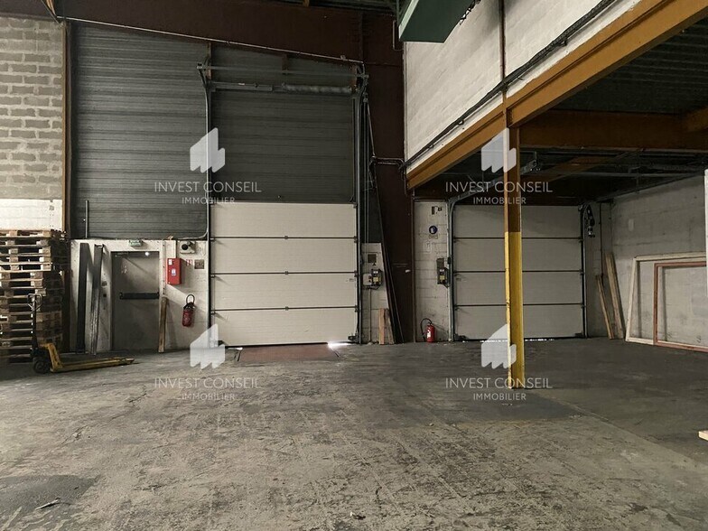 6 Rue Des Oziers, SAINT-OUEN-L'AUMONE for lease - Interior Photo - Image 3 of 11
