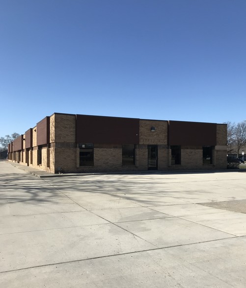 2328-2332 Livernois Rd, Troy, MI for lease - Building Photo - Image 2 of 9