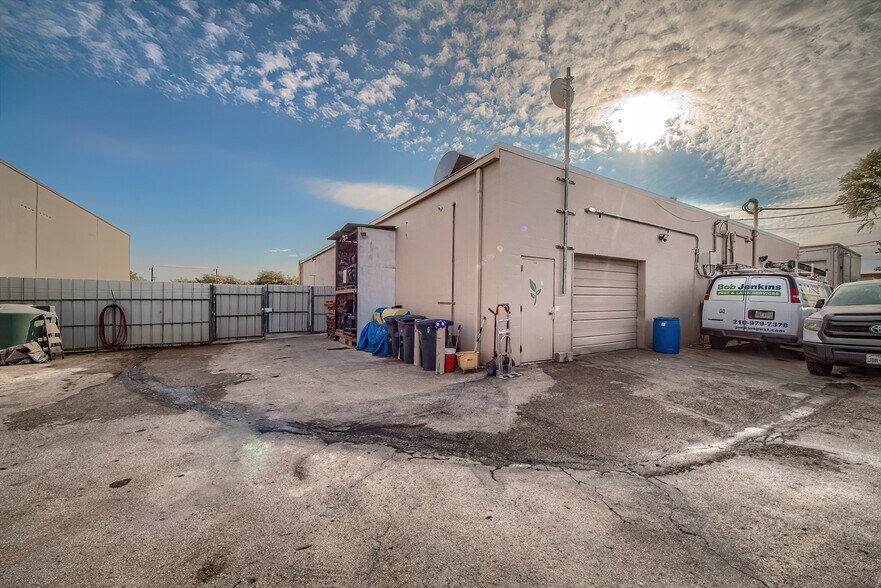 338 Breesport St, San Antonio, TX à louer - Photo du bâtiment - Image 3 de 15