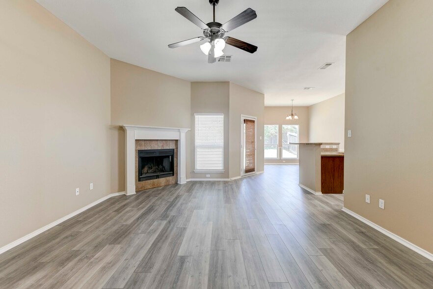 Killeen-Temple Portfolio portfolio of 6 properties for sale on LoopNet.ca - Building Photo - Image 3 of 53