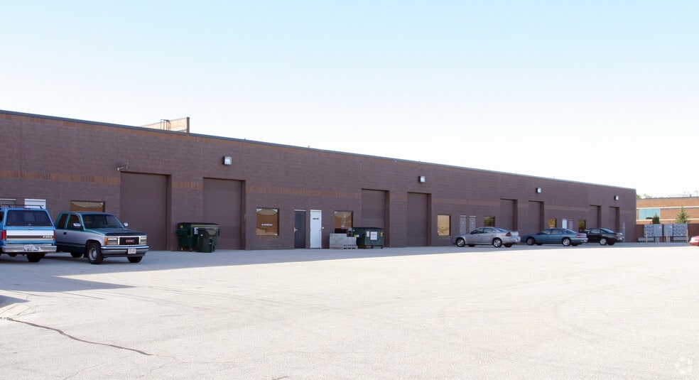 1020 James Dr, Hartland, WI for lease - Building Photo - Image 2 of 21