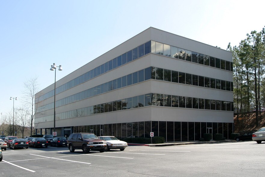 2300 Henderson Mill Rd NE, Atlanta, GA à vendre - Photo du bâtiment - Image 2 de 9