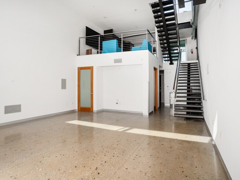 215-237 California St, El Segundo, CA à louer - Photo du bâtiment - Image 3 de 26