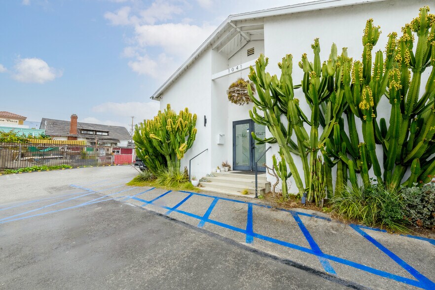 1041 Abbot Kinney Blvd, Venice, CA à vendre - Photo du bâtiment - Image 3 de 16