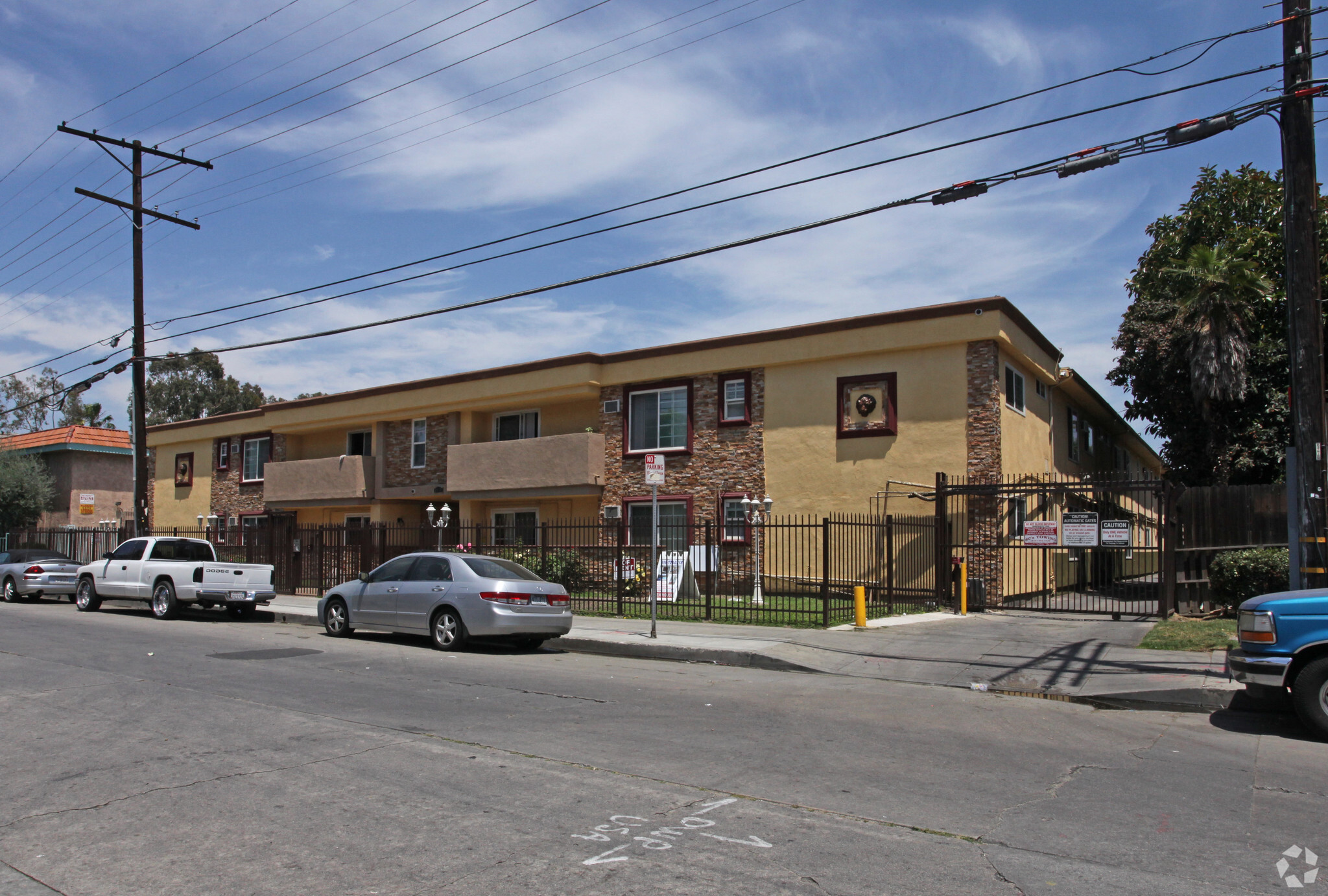 8542 Columbus Ave, North Hills, CA à vendre Photo du bâtiment- Image 1 de 1