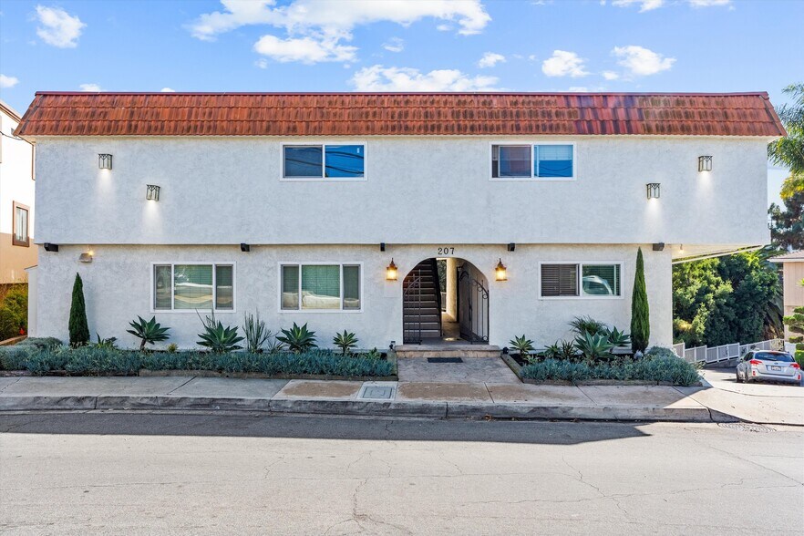 207 W Marquita, San Clemente, CA à vendre - Photo du bâtiment - Image 3 de 9