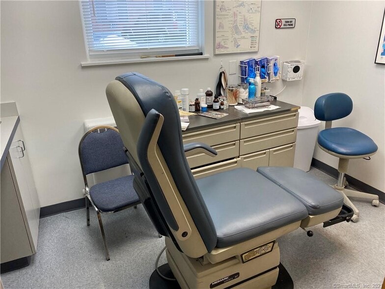 385 Main St, West Haven, CT for lease - Interior Photo - Image 3 of 25