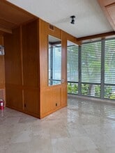 4401 Tradewinds Ave, Lauderdale-by-the-Sea, FL for sale Interior Photo- Image 2 of 15