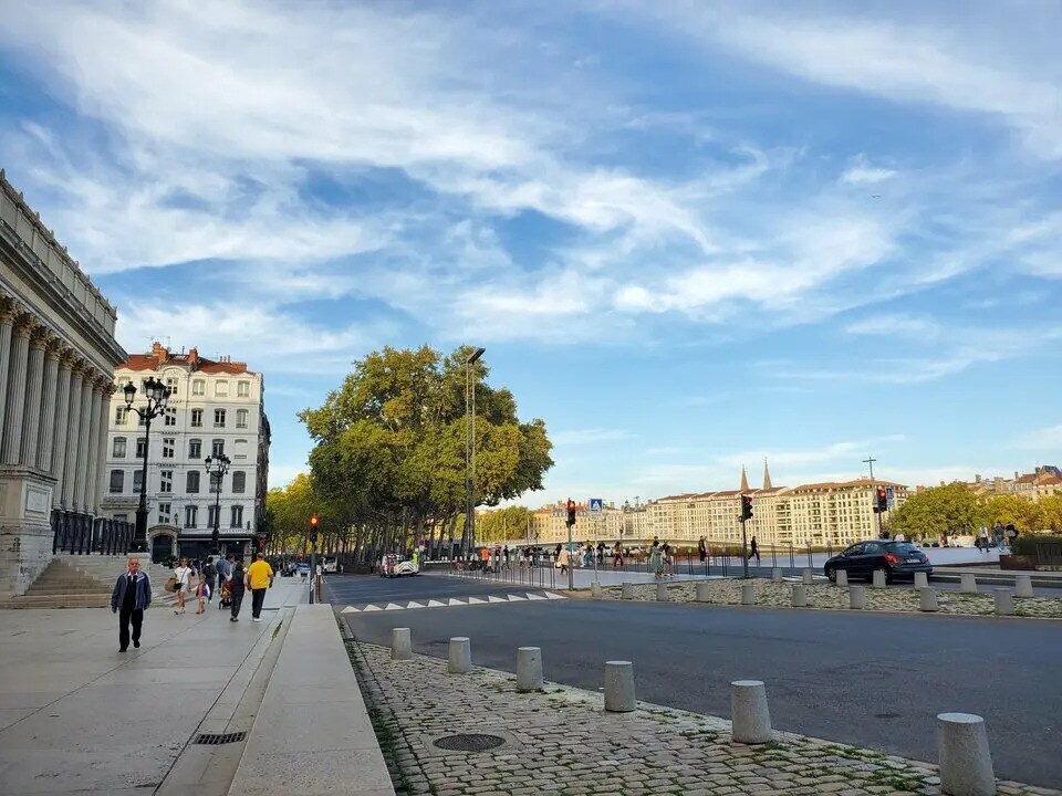 Retail in Lyon for lease Building Photo- Image 1 of 4