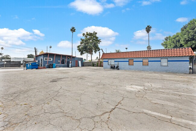 Plus de détails pour 310 N Long Beach Blvd, Compton, CA - Commerce de détail à vendre