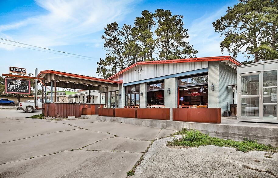 312 E Main St, Bellville, TX for lease - Building Photo - Image 3 of 15