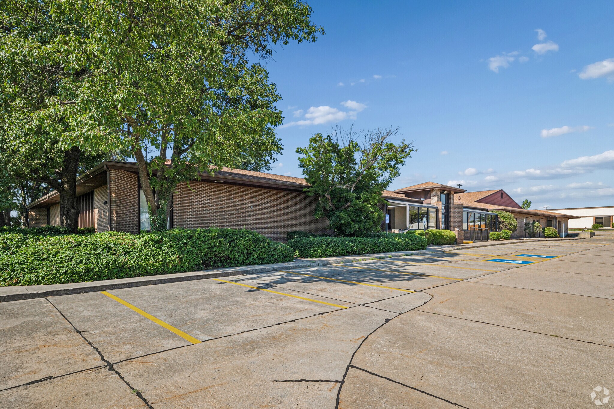1709 S Rock Rd, Wichita, KS à vendre Photo du bâtiment- Image 1 de 27