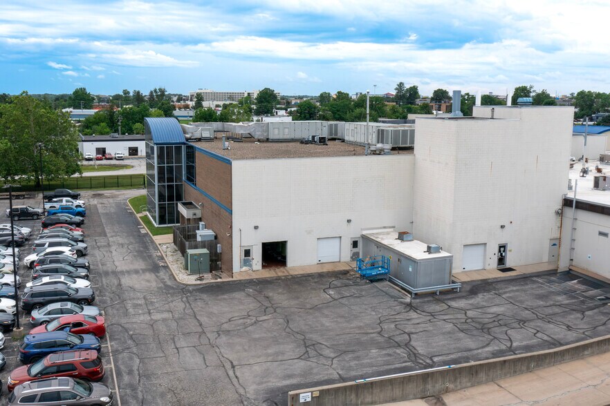 5600 W Raymond St, Indianapolis, IN à louer - Photo du bâtiment - Image 3 de 10