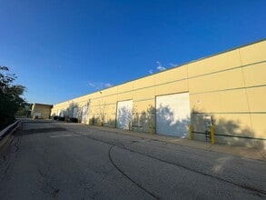 2760 Beverly Dr, Aurora, IL for lease Building Photo- Image 2 of 8