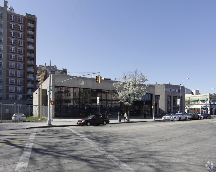 1002 Brighton Beach Ave, Brooklyn, NY à vendre - Photo du bâtiment - Image 2 de 3