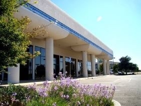 1333 E Kettleman Ln, Lodi, CA à louer - Photo du bâtiment - Image 3 de 14