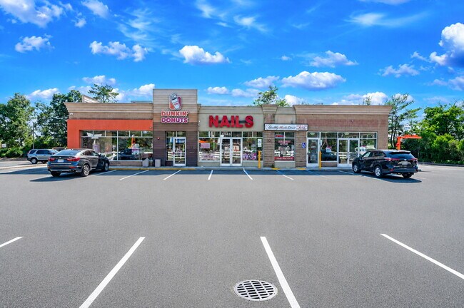 Plus de détails pour 1966 Veterans Memorial Hwy, Islandia, NY - Commerce de détail à louer