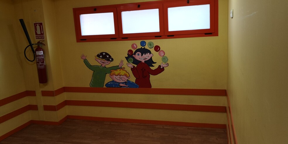 Calle de Aquitania, 15, Madrid, Madrid for lease - Building Photo - Image 2 of 10