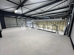 Bureau dans Janneyrias à louer Photo intérieure- Image 2 de 4