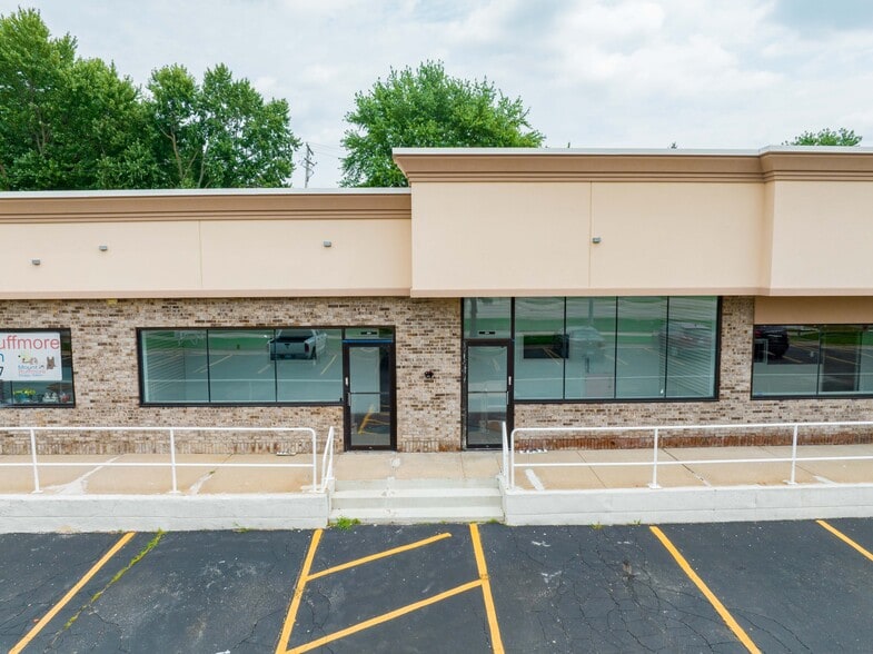 2611-2661 Lapeer Rd, Lake Orion, MI for lease - Building Photo - Image 3 of 12