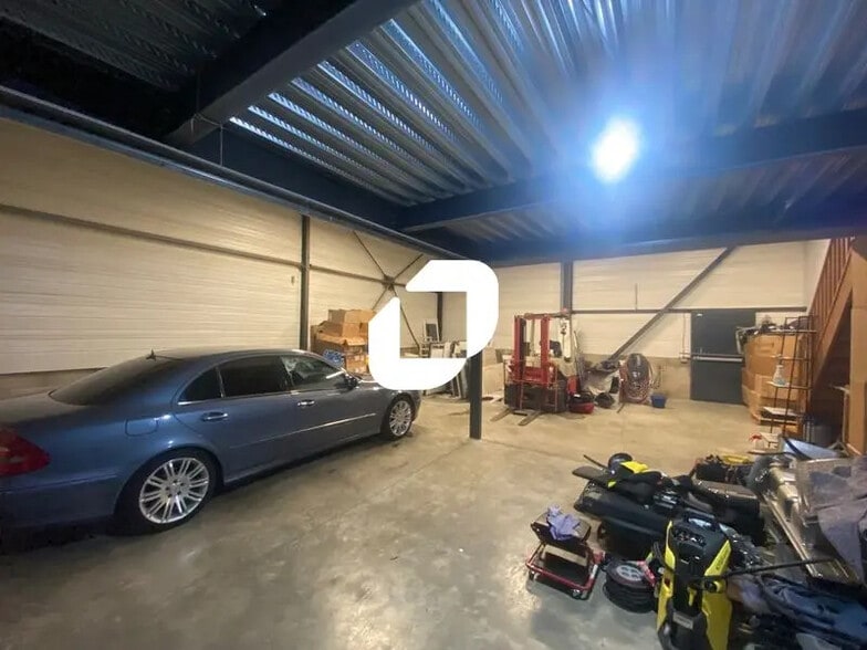 Flex in Conflans-Sainte-Honorine for lease - Interior Photo - Image 3 of 6