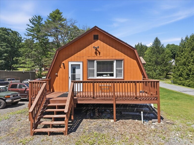 111 Mountain Springs Rd, Milford, PA for sale - Building Photo - Image 3 of 123