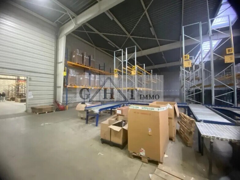 Office in Lisses for lease - Interior Photo - Image 3 of 6