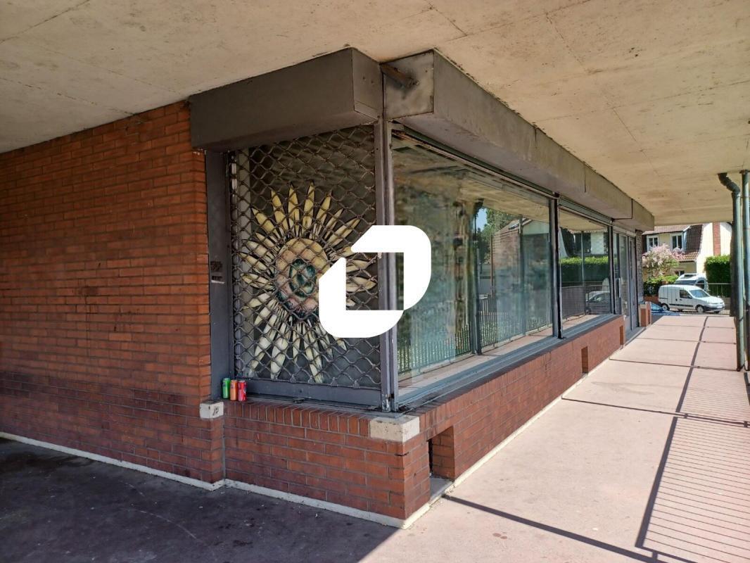 Retail in Roubaix for lease Building Photo- Image 1 of 5
