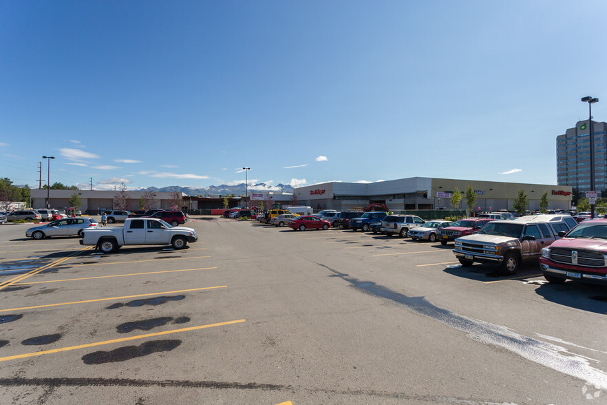 1000 E Northern Lights Blvd, Anchorage, AK for lease - Primary Photo - Image 1 of 3