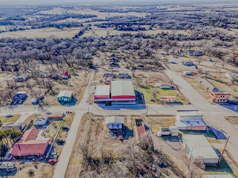 103 N. Clarady, Wanette, OK à vendre - Photo du bâtiment - Image 2 de 62