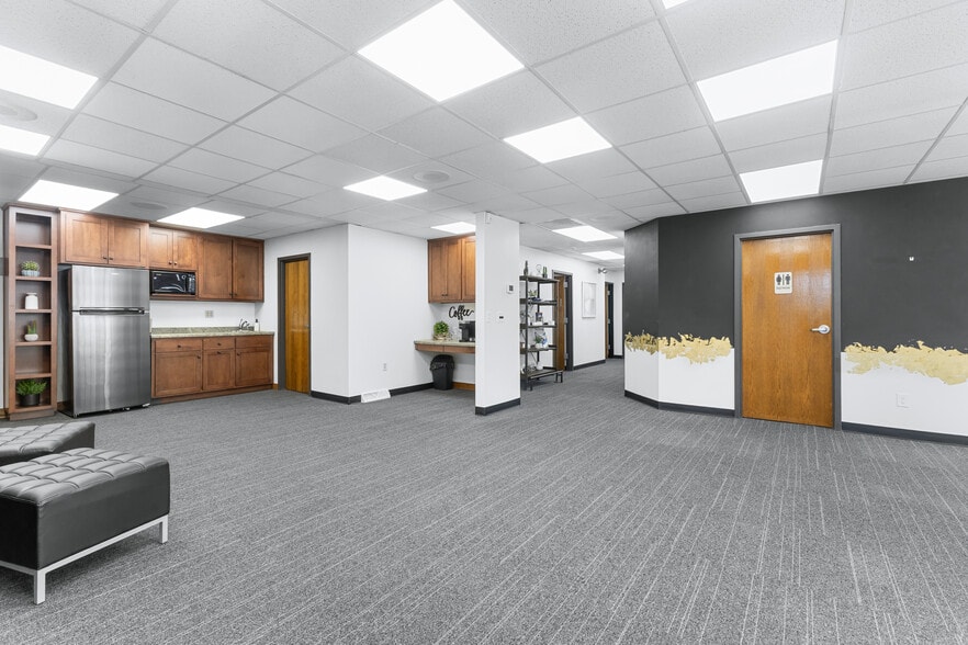 277 N 9th St, De Pere, WI for lease - Building Photo - Image 3 of 17