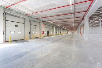 Calle Sierra de la Demanda, 51, Madrid, Madrid for lease Building Photo- Image 1 of 7