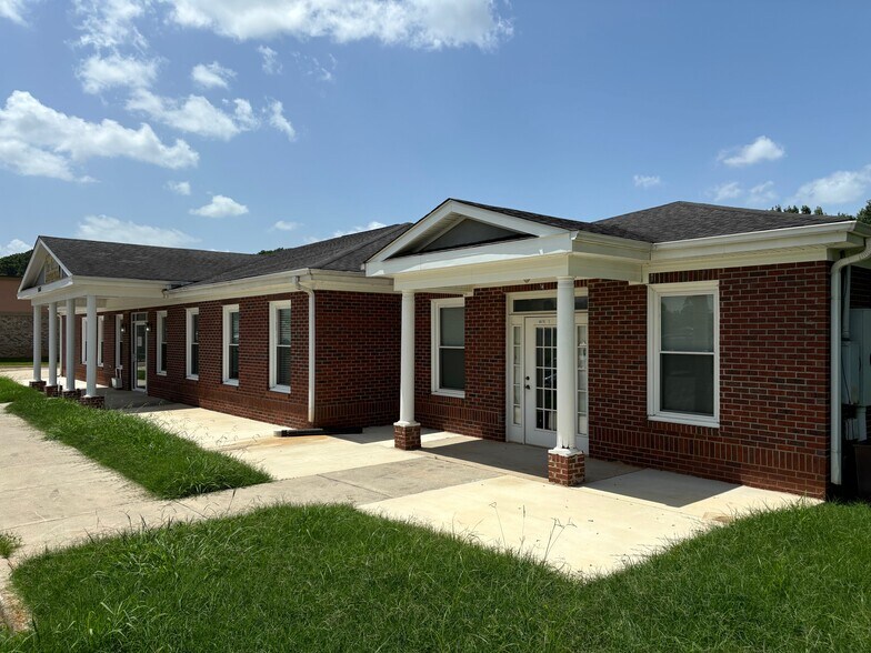 5107 Moores Mill Rd, Huntsville, AL à louer - Photo du bâtiment - Image 1 de 5