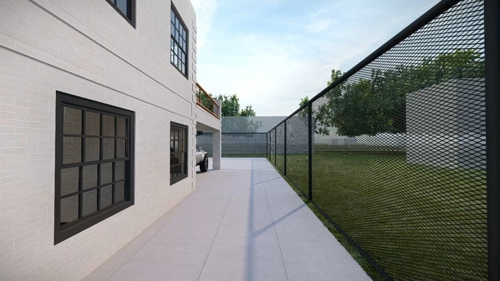 2011 Binz St, Houston, TX for lease - Commercial Listing Video - Image 2 of 13