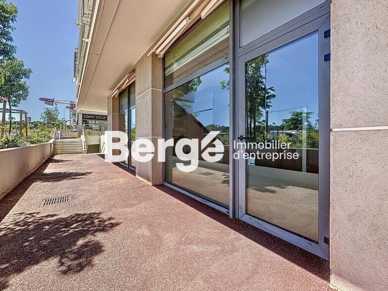 Retail in Antibes for sale - Building Photo - Image 2 of 7