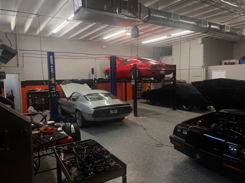 181 NE 32nd Ct, Oakland Park, FL à vendre - Photo du bâtiment - Image 3 de 6