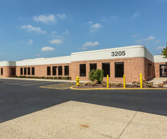 3227 N Wilke Rd, Arlington Heights, IL à louer - Photo du bâtiment - Image 3 de 7