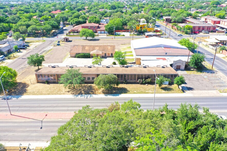 1600 Clark Blvd, Laredo, TX à vendre - Photo du bâtiment - Image 1 de 36