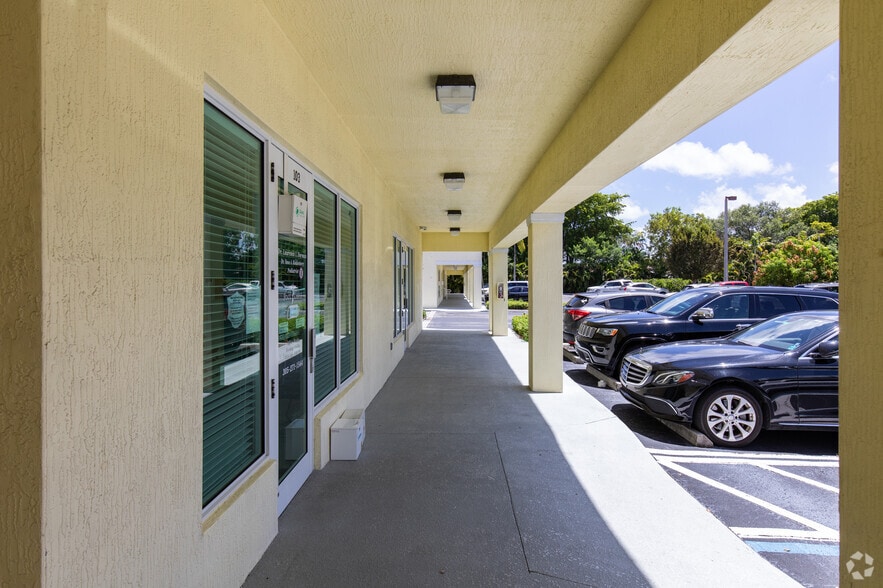9570 SW 107th Ave, Miami, FL for lease - Building Photo - Image 2 of 5