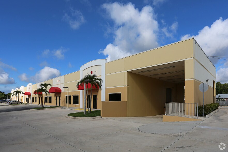 3395 Lake Worth Rd, Lake Worth, FL à louer - Photo du bâtiment - Image 3 de 8