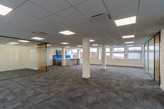 Bond Av, Milton Keynes for lease Interior Photo- Image 1 of 5