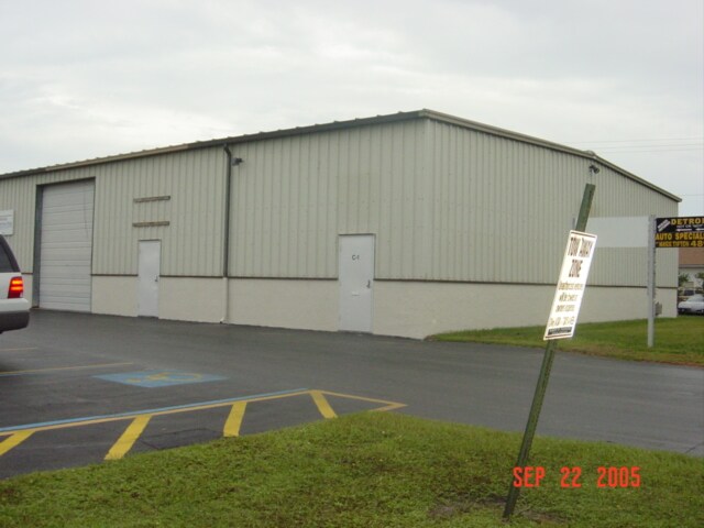 2155 Andrea Ln, Fort Myers, FL à louer - Photo du bâtiment - Image 2 de 4