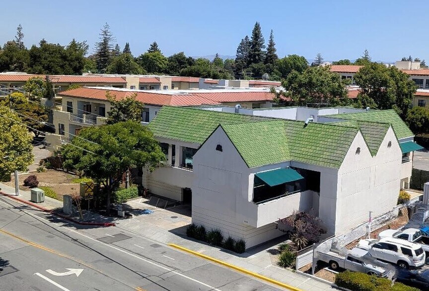 585 Glenwood Ave, Menlo Park, CA à louer - Photo du bâtiment - Image 1 de 32